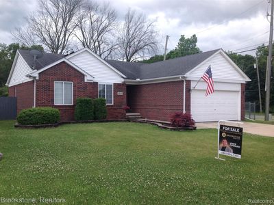 Property at 32010 N Oakcrest Dr E, New Baltimore, MI