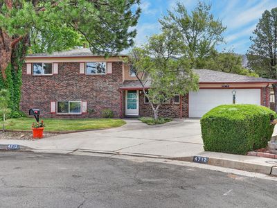 4712 Oahu Dr NE
