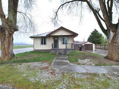 390 N 2nd E