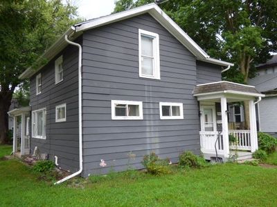 403 Center Ave