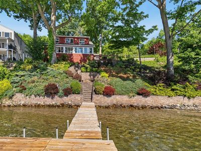 2571 W Lake Rd