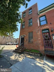 121 E Fort Ave