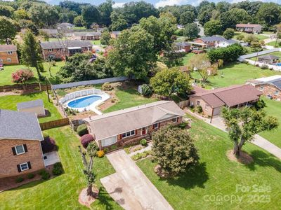2425 Essen Ln