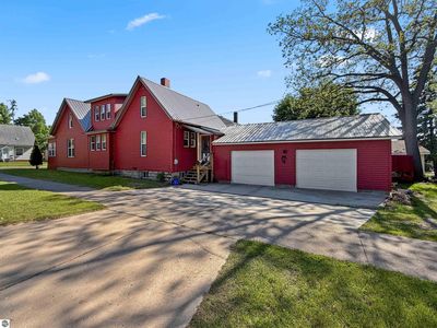 123 E Bremer St