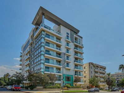 702 S Serrano Ave APT 605