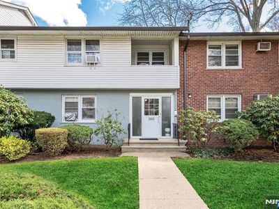 23 Eight Aptd Howard Ave