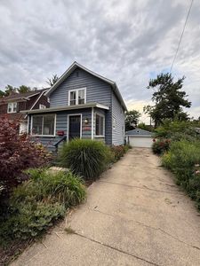 121 Kenwood Ave