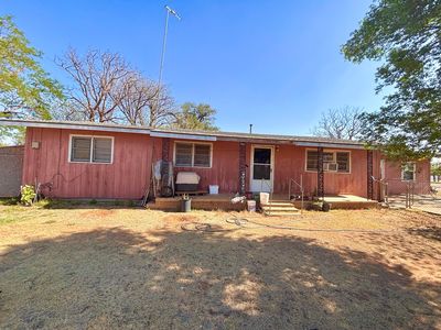Property at 304 SW 4th St, Dimmitt, TX