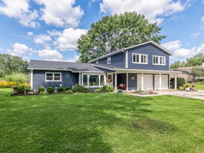 Property at 1012 Martha St, Elk Grove Village, IL