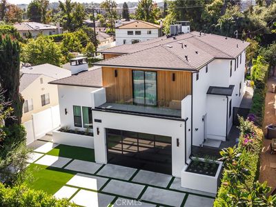 16706 Magnolia Blvd