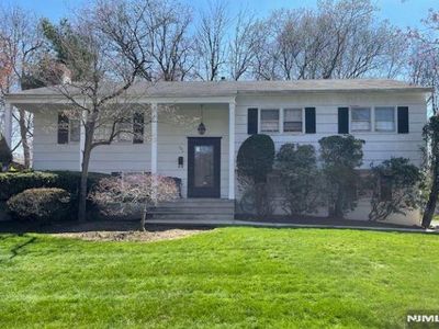 Property at 482 Tulane Ct, Paramus, NJ