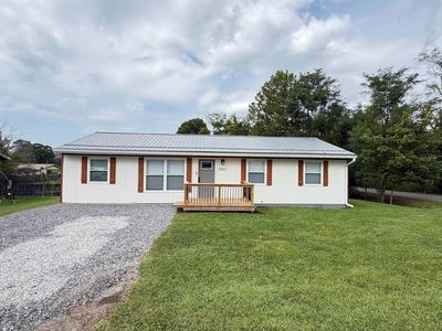 5263 Woodland Dr
