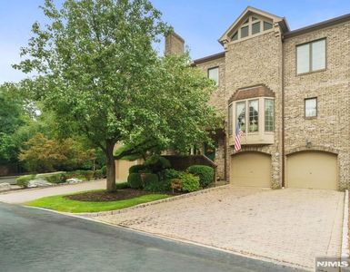 Property at 4 Windsor Ct, Saddle River, NJ