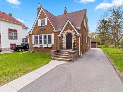 929 Merritt Ave