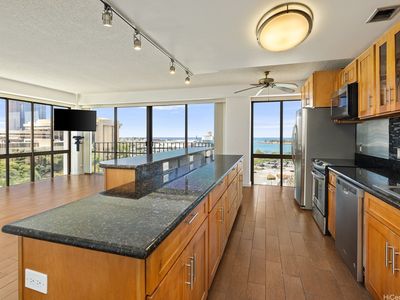 700 Richards St APT 809