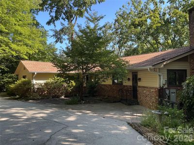 12 E Park Dr