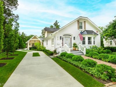 319 W Lake St