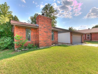 8208 N Crestline Ct