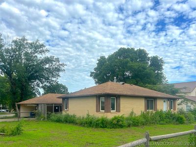 Property at 1008 W Shawnee Ave, Nowata, OK