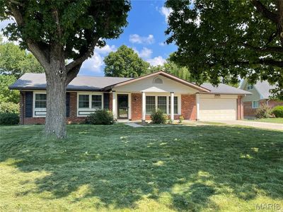 Property at 7 Greymore Dr, Chesterfield, MO