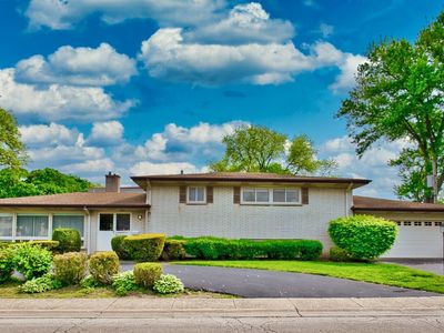 Property at 4351 W Chase Ave, Lincolnwood, IL
