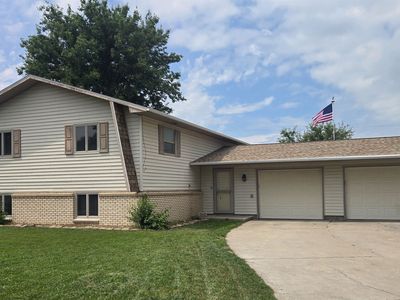 210 E Countryside Ln