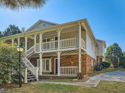 2785 Country Ct SE