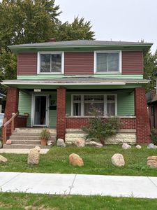 907 Burton St SW