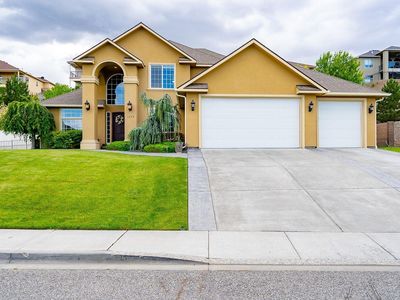 1633 Meadow Hills Dr