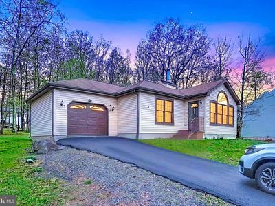 Property at 4341 Pine Ridge Dr, Bushkill, PA