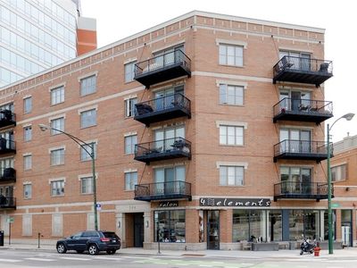 544 N Milwaukee Ave APT 402