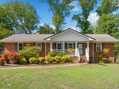 141 Brookwood Cir NE