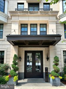1011 M St NW Unit 208
