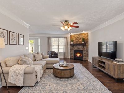 2290 Hayward Ln