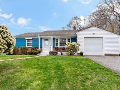 25 Ferncrest Dr E