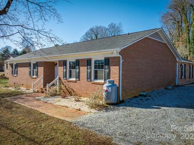 1505 Canterbury Pl NE