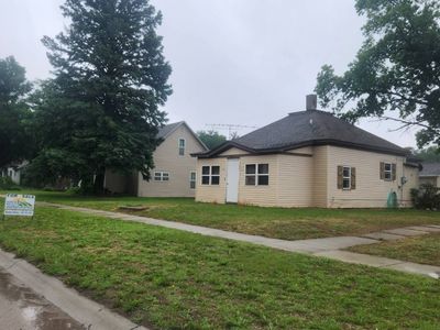 1201 Commercial St