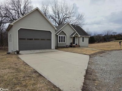 17587 Lakeshore Dr