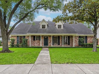 7827 Meadowbriar Ln