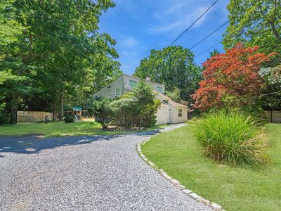 30 Manor Ln