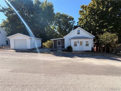 1202 Main St