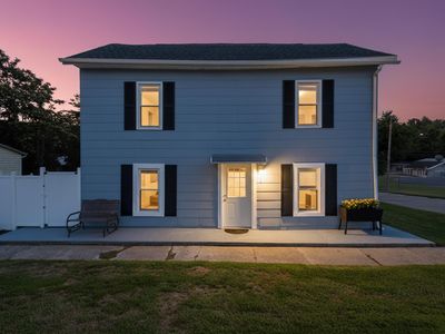 102 E Main St