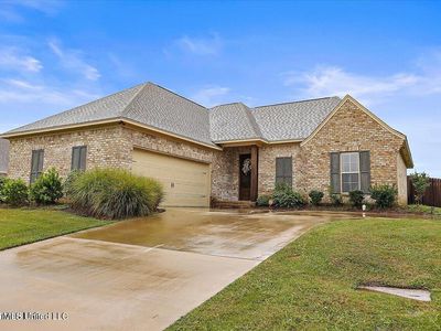 222 E Buttonwood Ln