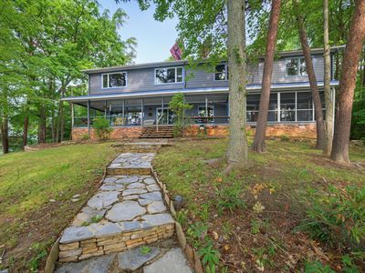 88 Hobart Dr