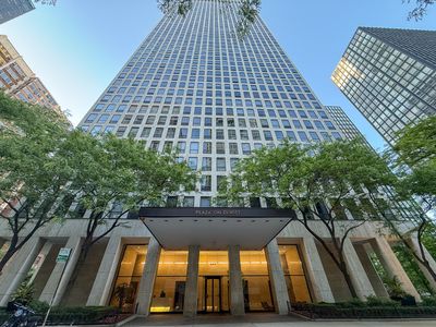 260 E Chestnut St APT 2904