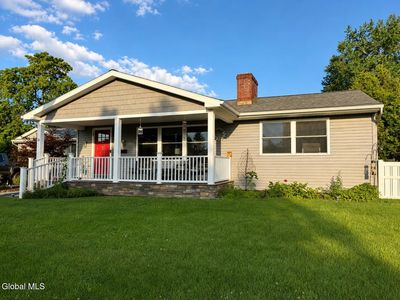 16 Empire Avenue