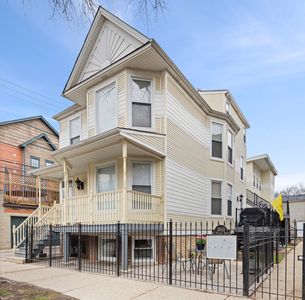 3943 N Paulina St #G