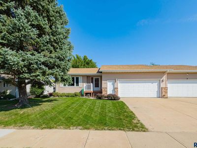 1108 E Jane Ln