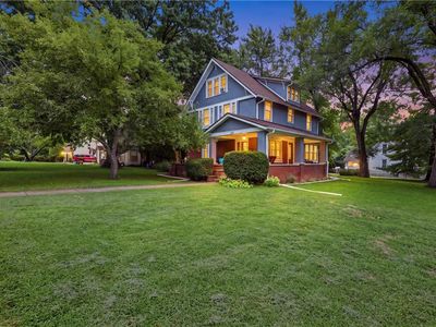 200 E Main St