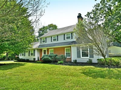 Property at 825 Ravine Dr, Youngstown, OH